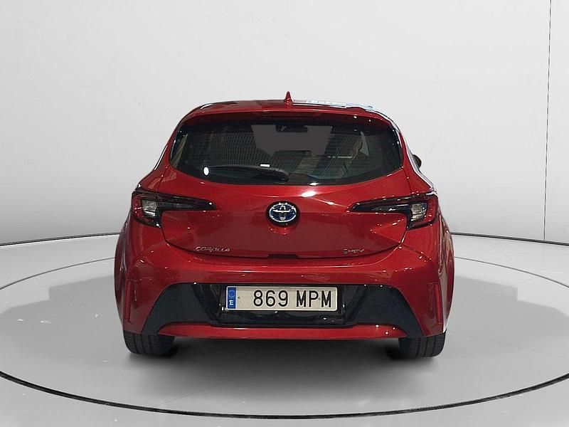 Usado Toyota Corolla Active 140 CV (102 kW) 2024 Blanco Berlina