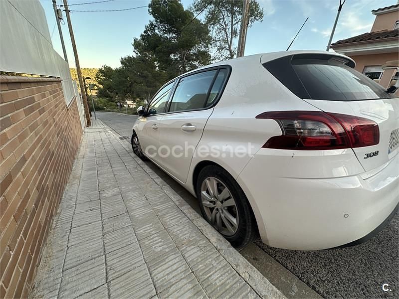 Usado Peugeot 308 Active 110 CV (80 kW) 2020 Blanco Berlina