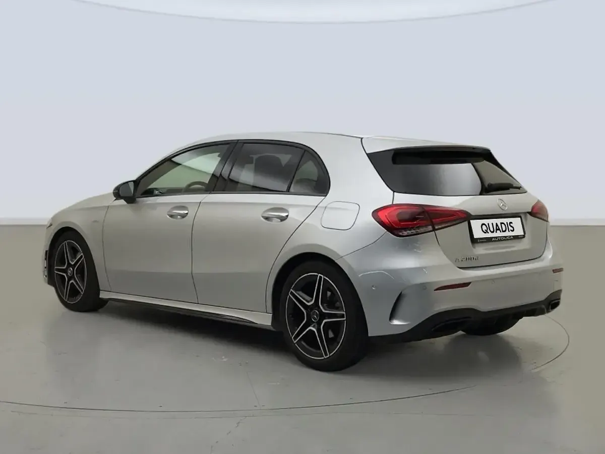 Usado Mercedes A200 150 CV (110 kW) 2021 Gris plata