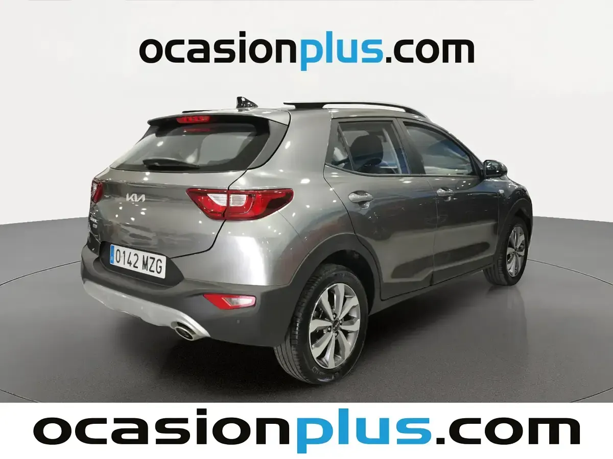 Usado Kia Stonic 100 CV (73 kW) 2025 Gris SUV