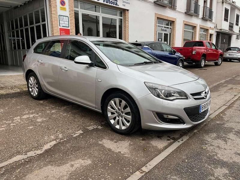 Usado Opel Astra Excellence 165 CV (121 kW) 2014 Gris Familiar