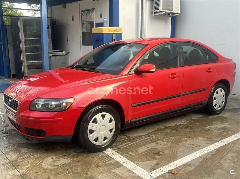 Rojo Usado 2005 Volvo S40 Kinetic Berlina | 3100 € (Super precio) - Imagen 1/4