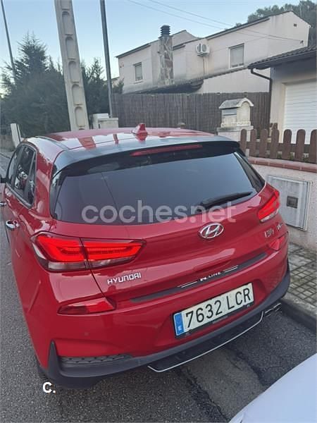 Usado Hyundai i30 N Line 120 CV (88 kW) 2019 Granate Berlina