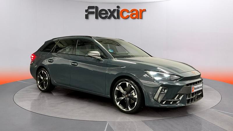 Usado Cupra Leon 150 HP (110 kW) 2025 Azul Carrinha