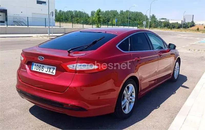 Usado Ford Mondeo Titanium 160 CV (117 kW) 2017 Granate Berlina