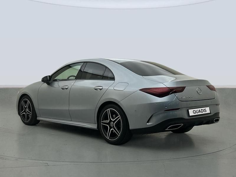 Usado Mercedes CLA220 190 CV (139 kW) 2025 Gris plata Berlina