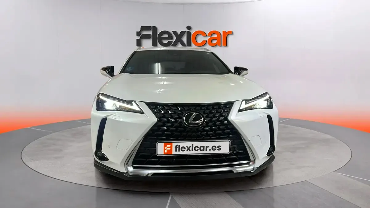 Usado Lexus UX Business Edition 184 CV (135 kW) 2024 Blanco SUV