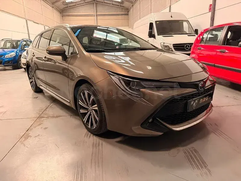 Usado Toyota Corolla Sport 196 CV (144 kW) 2023 Marrón Familiar