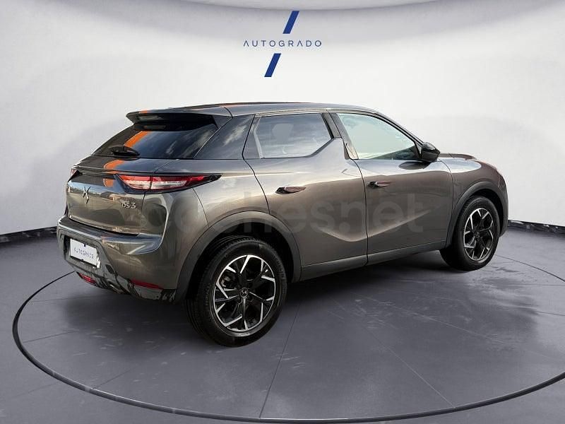 Usado DS Automobiles DS3 Crossback So Chic 110 CV (80 kW) 2021 Gris / plata SUV