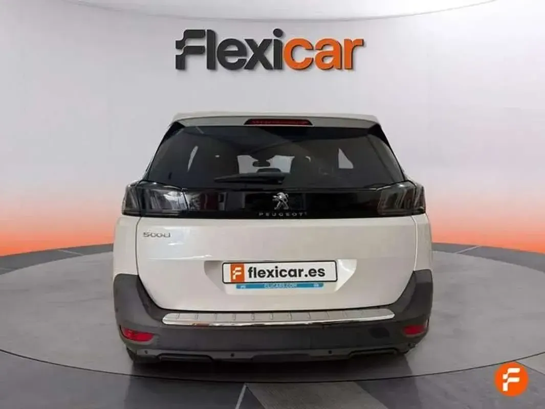 Usado Peugeot 5008 Allure 131 CV (96 kW) 2021 Blanco SUV