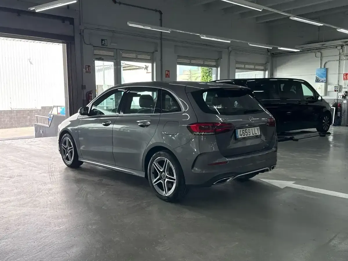 Usado Mercedes B250e 218 CV (160 kW) 2020 Gris Utilitario