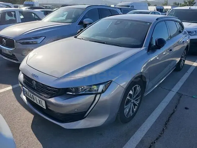 Usado Peugeot 508 SW Allure 130 CV (95 kW) 2022 Gris / plata Familiar