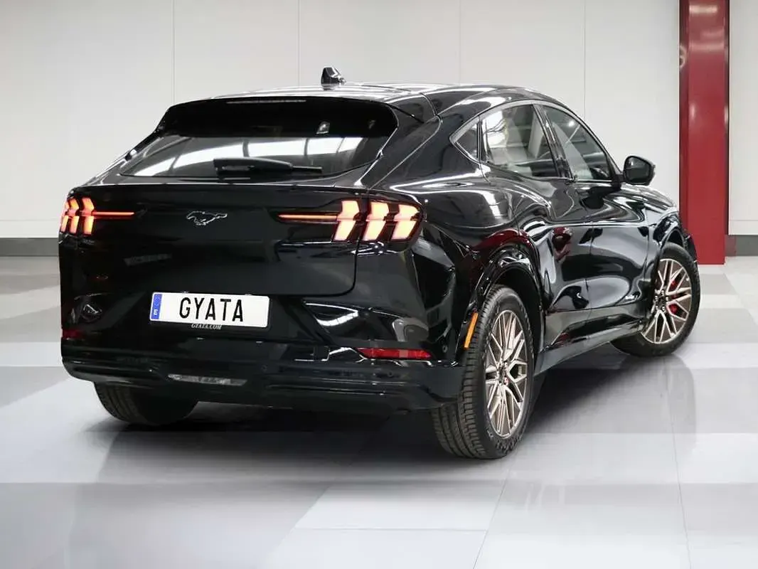 Begagnad Ford Mustang Mach-E Premium 216 kW (294 HK) 2025 Svart SUV