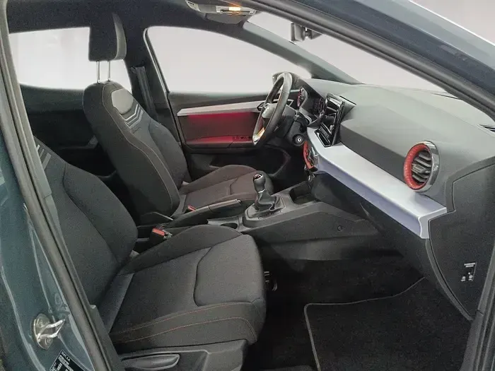 Usado Seat Ibiza FR 115 CV (84 kW) 2025 Azul Utilitario