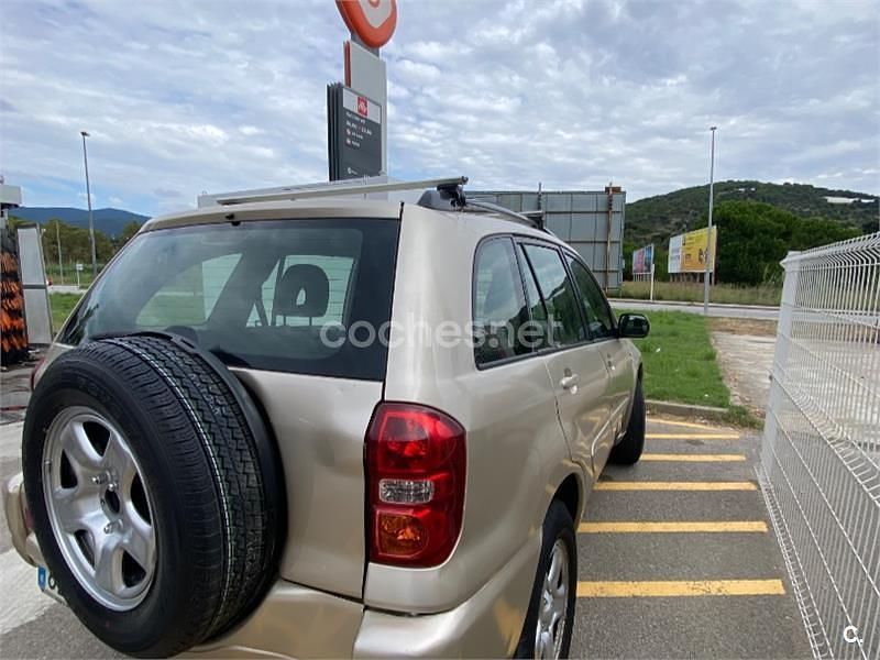 Beige Usado 2004 Toyota RAV4 Luna SUV | 4900 € (Precio justo) - Imagen 1/4