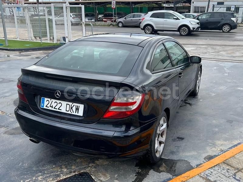 Usado Mercedes C220 150 CV (110 kW) 2005 Azul Berlina