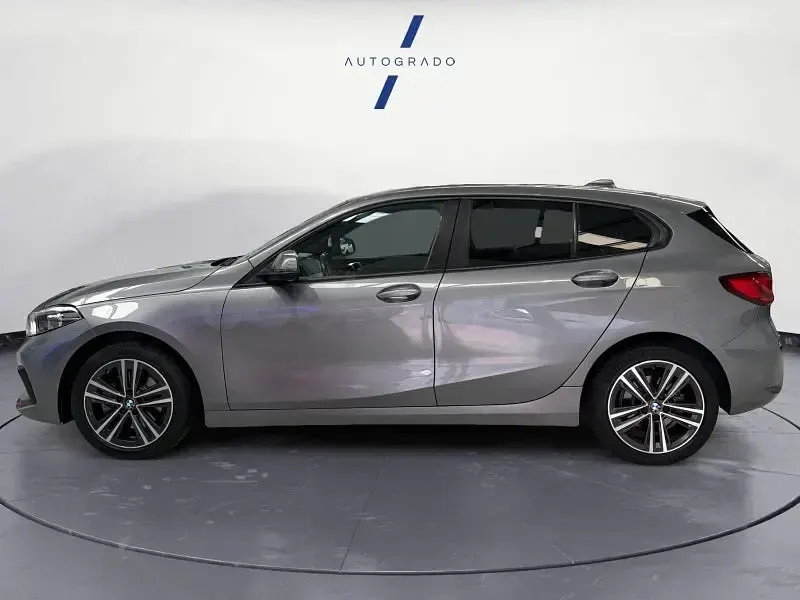 Usado BMW 118 150 CV (110 kW) 2022 Gris / plata Utilitario