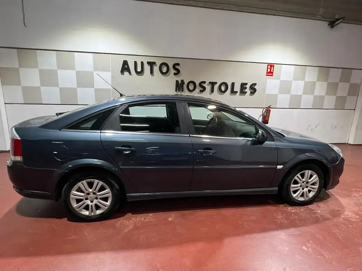 Usado Opel Vectra Cosmo 149 CV (109 kW) 2007 Gris Berlina