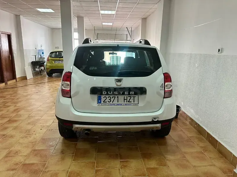 Usado Dacia Duster Ambiance 109 CV (80 kW) 2014 Blanco SUV