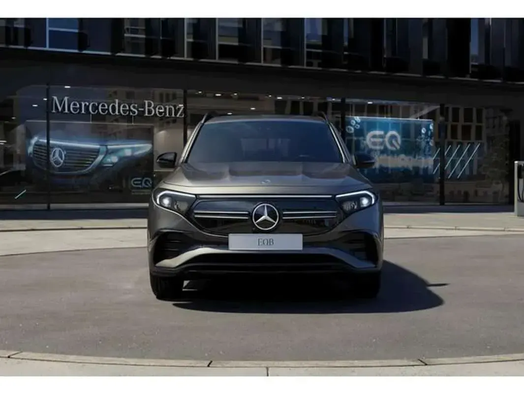 Usado Mercedes EQB300 AMG line 169 kW (231 CV) 2022 Gris SUV