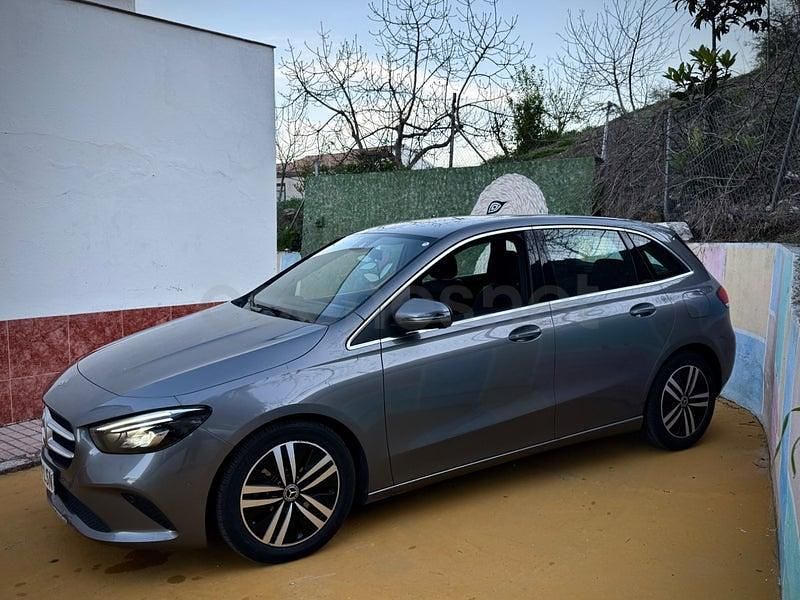 Usado Mercedes B180 116 CV (85 kW) 2022 Gris / plata Monovolumen