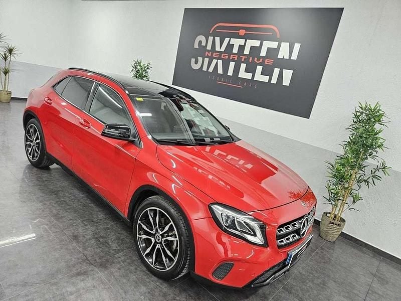 Usado Mercedes GLA180 Urban 122 CV (89 kW) 2018 Rojo SUV