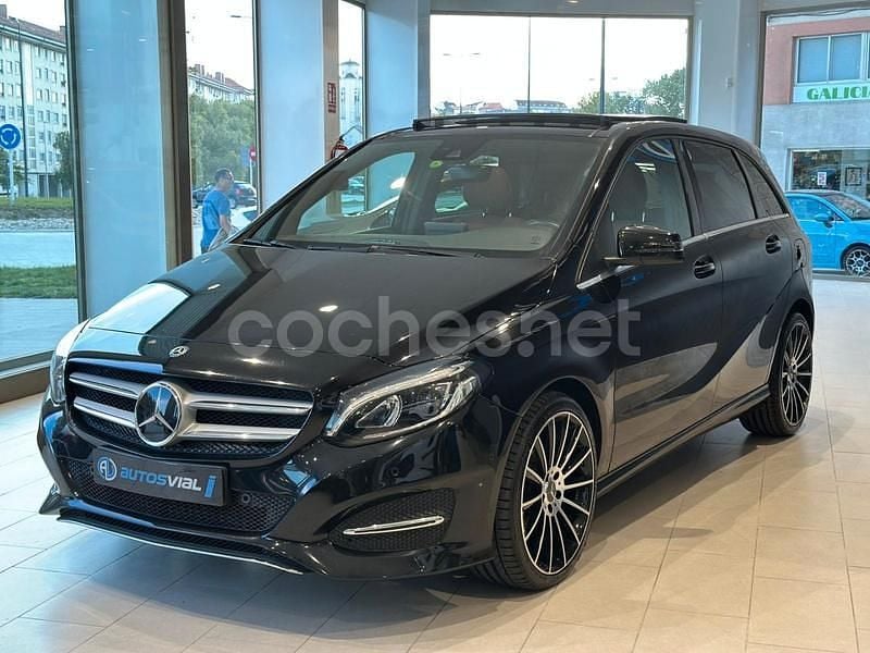 Usado Mercedes B200 136 CV (100 kW) 2018 Negro Utilitario