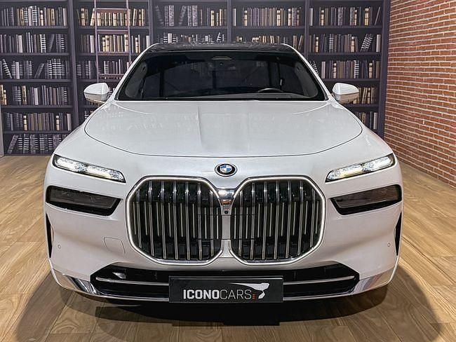 Usado BMW 750e Comfort Edition 489 CV (359 kW) 2023 Blanco Berlina