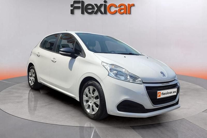 Blanco Usado 2018 Peugeot 208 Active Utilitario | 7990 € (Precio justo) - Imagen 1/4