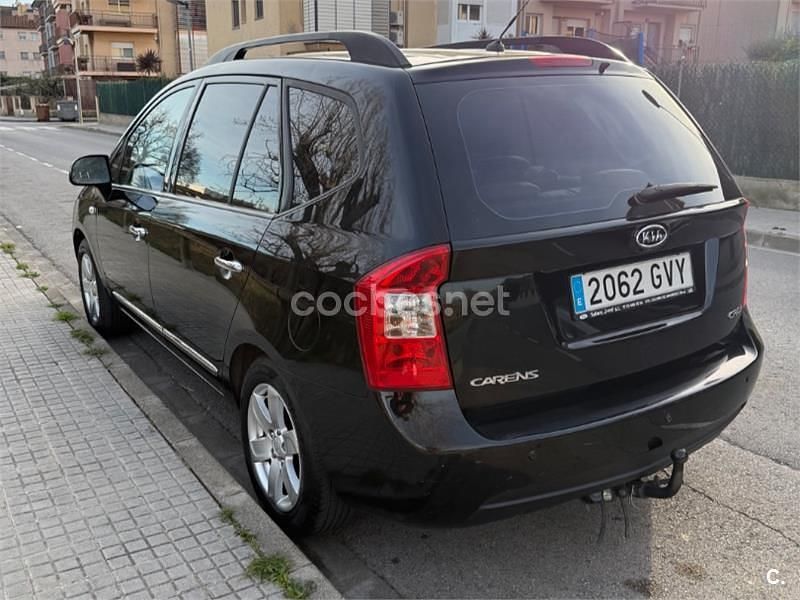 Usado Kia Carens 140 CV (102 kW) 2010 Negro Monovolumen
