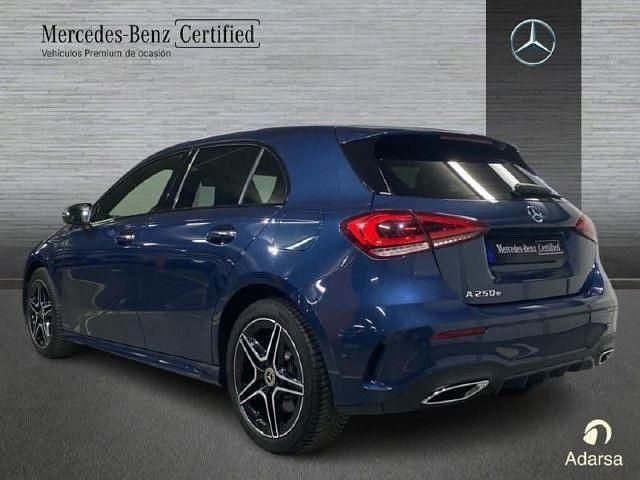 Usado Mercedes A250 AMG line 218 CV (160 kW) 2022 Azul denim Berlina