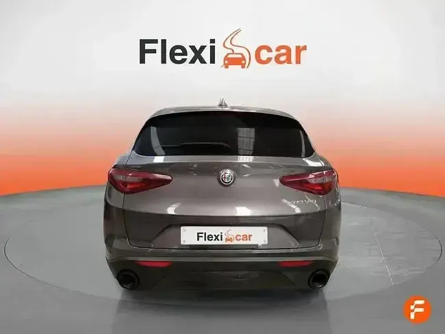 Usado Alfa Romeo Stelvio Sprint 200 CV (147 kW) 2022 Gris SUV