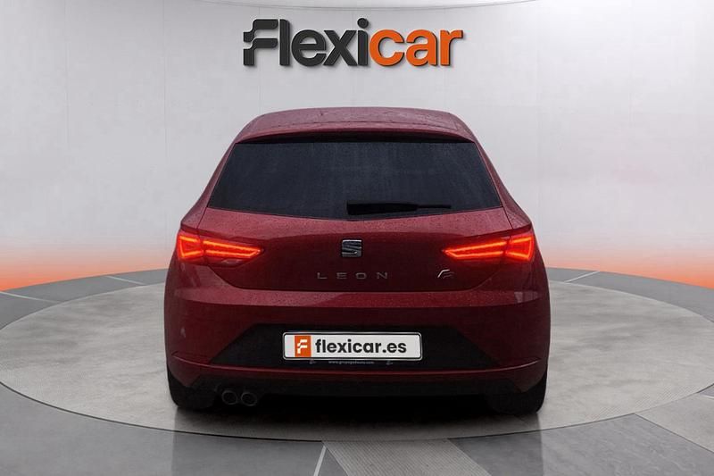 Usado Seat Leon FR 125 CV (91 kW) 2018 Rojo Berlina