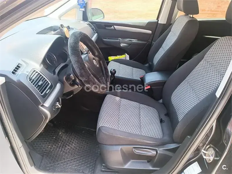 Usado VW Sharan Advance 140 CV (102 kW) 2014 Negro Monovolumen