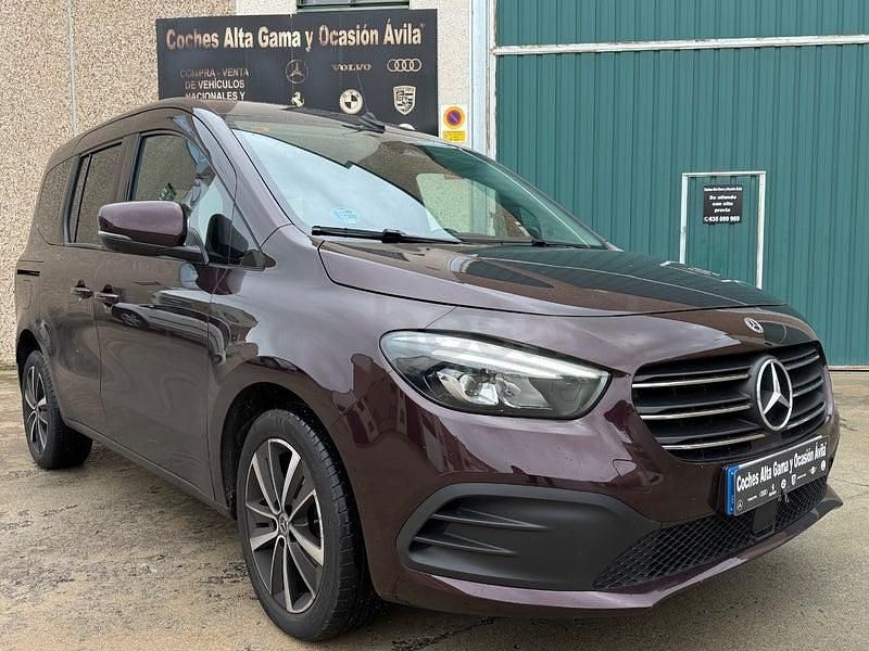 Usado Mercedes T180 116 CV (85 kW) 2023 Violeta / lila Monovolumen