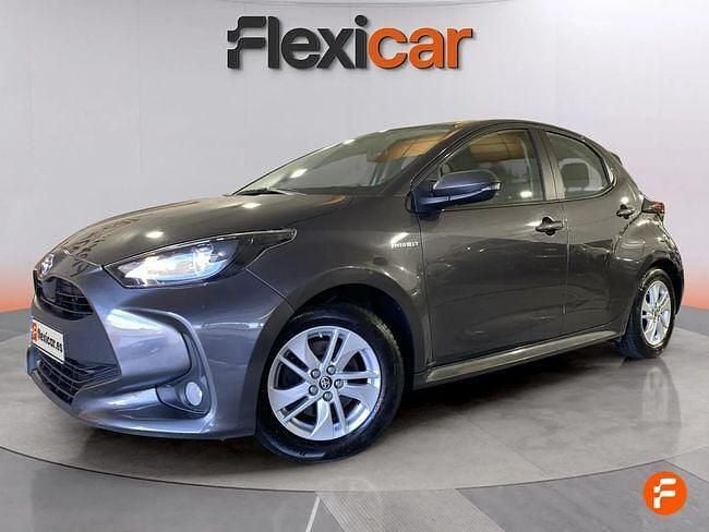 Usado Toyota Yaris Hybrid Active 116 CV (85 kW) 2021 Gris