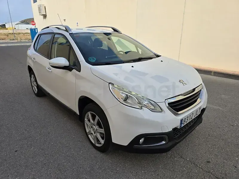 Usado Peugeot 2008 Active 100 CV (73 kW) 2016 Blanco SUV