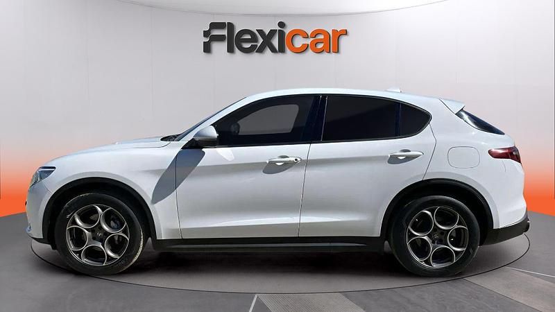 Usado Alfa Romeo Stelvio Sprint 200 CV (147 kW) 2022 Blanco SUV