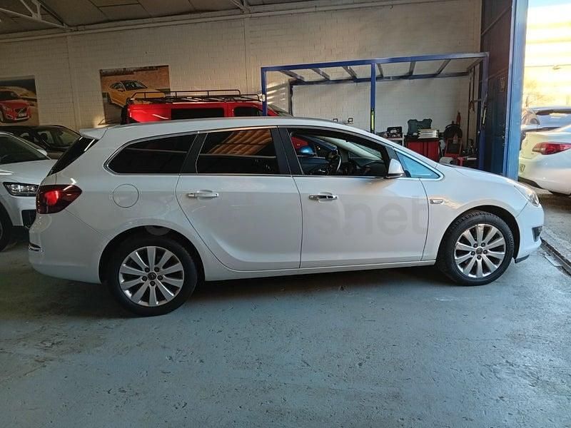 Usado Opel Astra Business 110 CV (80 kW) 2013 Blanco Familiar