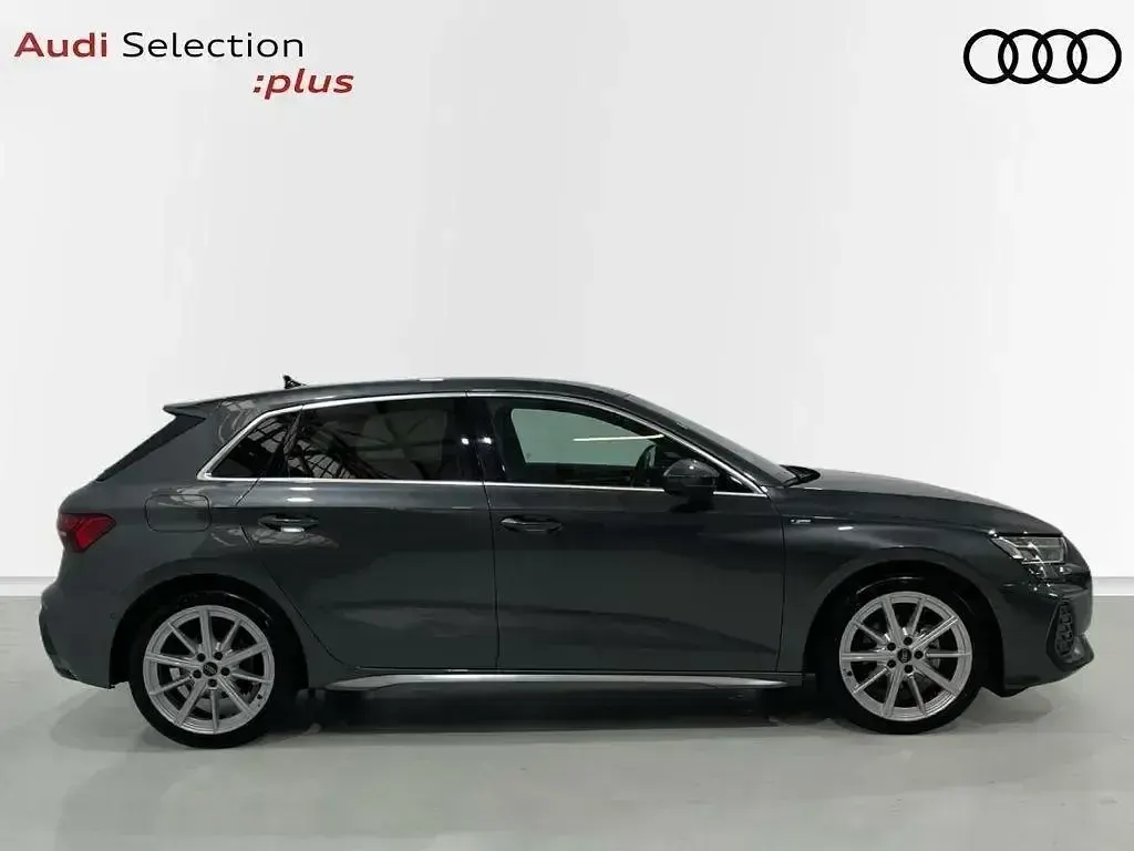 Usado Audi A3 S-Line 150 CV (110 kW) 2025 Gris / plata Berlina