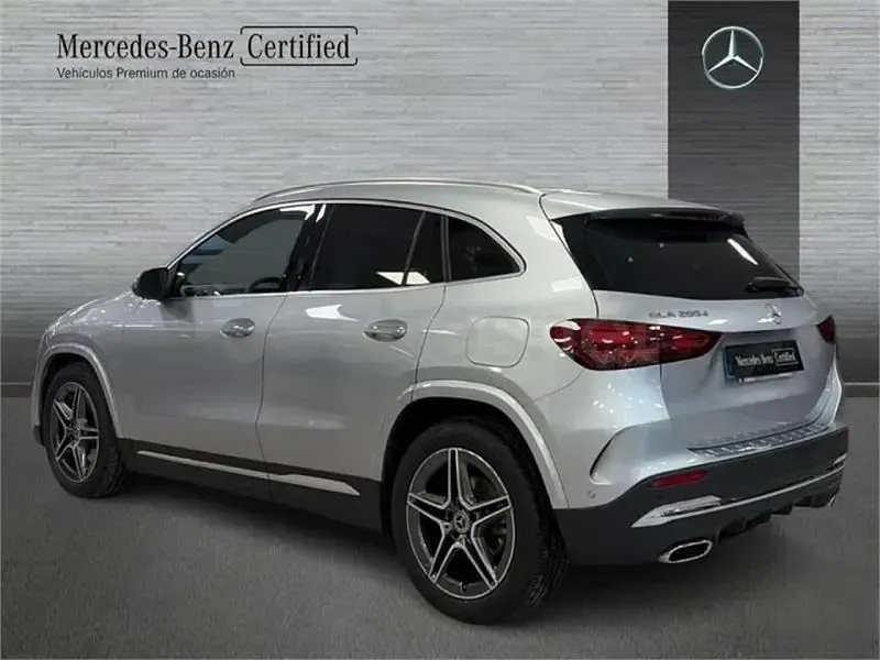 Usado Mercedes GLA200 150 CV (110 kW) 2025 Gris / plata SUV
