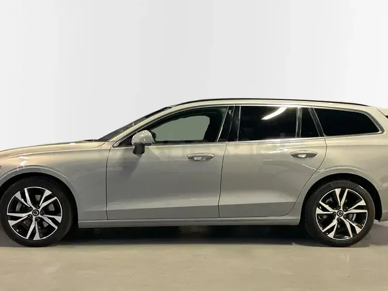 Usado Volvo V60 Core 197 CV (144 kW) 2025 Gris / plata Familiar