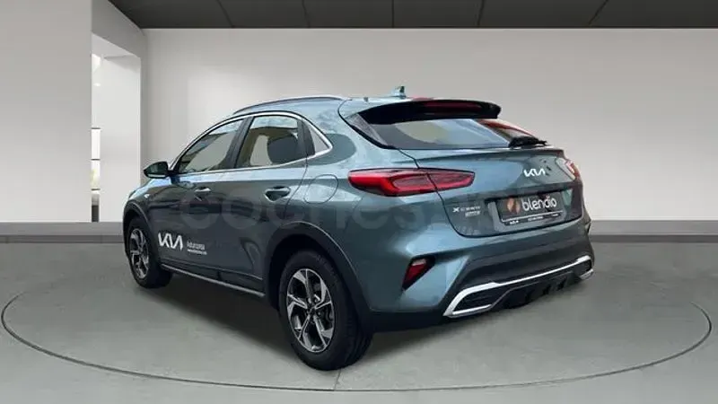 Usado Kia XCeed 136 CV (100 kW) 2024 Gris SUV