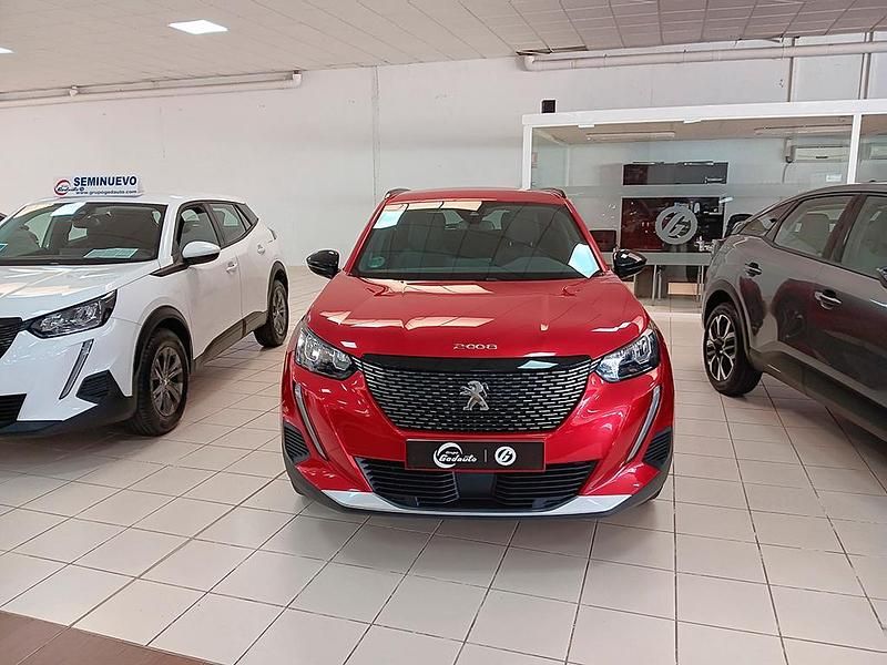 Usado Peugeot 2008 Allure 130 CV (95 kW) 2023 Rojo SUV