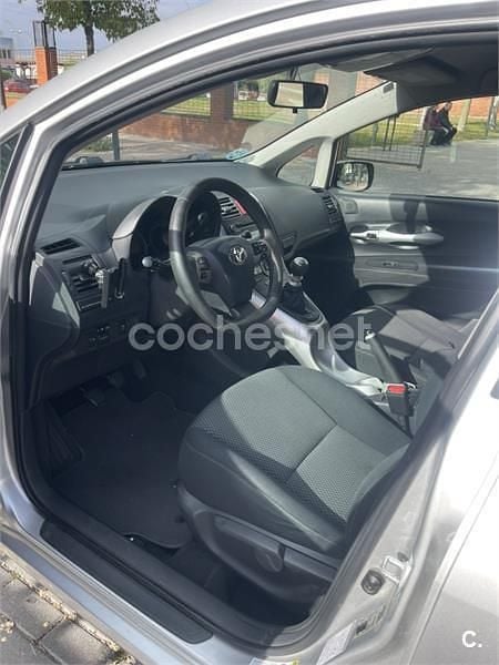 Begagnad Toyota Auris Active 132 HK (97 kW) 2010 Grå Halvkombi