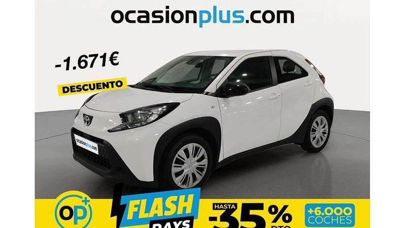 Usado Toyota Aygo Play 72 CV (52 kW) 2023 Blanco Utilitario