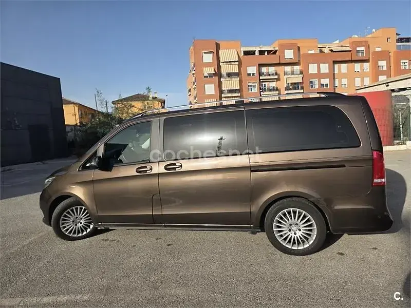 Usado Mercedes V220 Avantgarde 163 CV (119 kW) 2015 Marrón Monovolumen