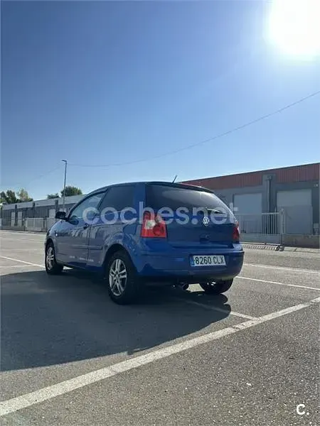 Usado VW Polo Trendline 75 CV (55 kW) 2003 Azul Berlina