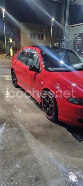 Usado Seat Leon 150 CV (110 kW) 2005 Rojo Utilitario