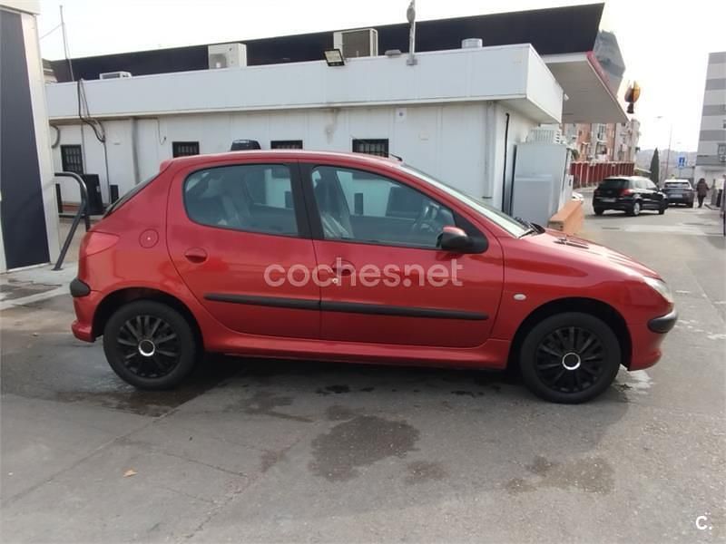 Granate Usado 2004 Peugeot 206 Berlina | 2300 € (Buen precio) - Imagen 1/4